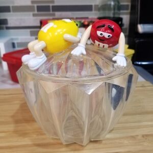 M‎ & M Red & Yellow's Collectible Candy Dish